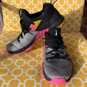 **SOLD** Nike Metcon Flyknit 3 - Black/ Fuchsia
